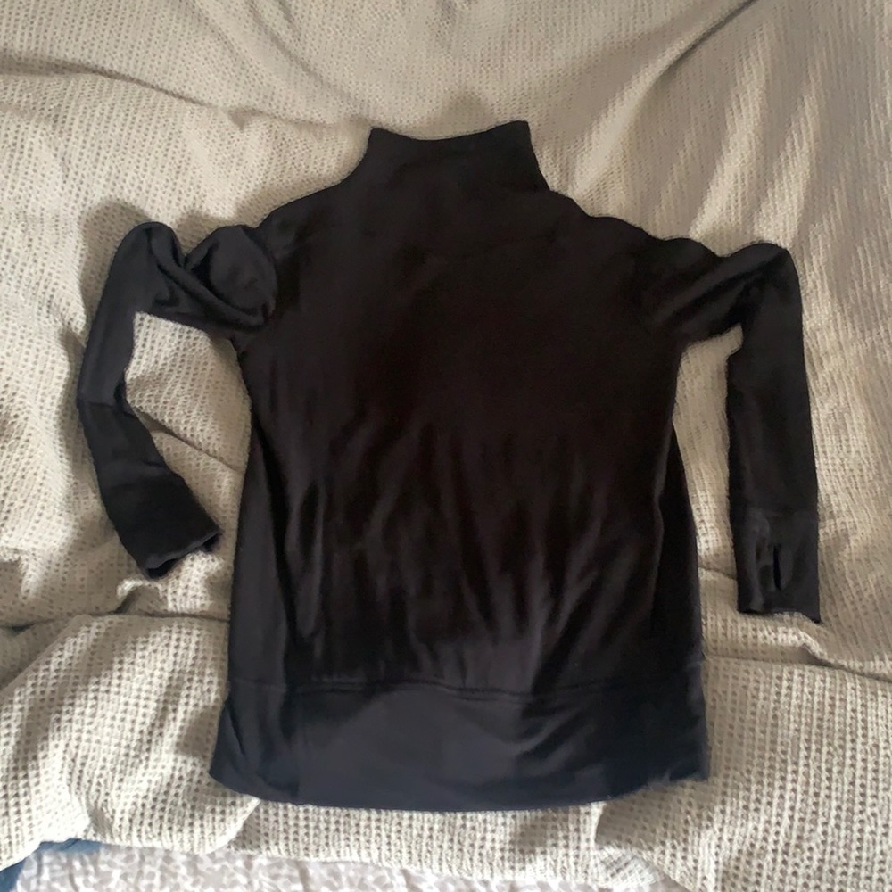 LULULEMON BLACK SWEATER